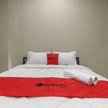 Reddoorz Near Puri Indah Mall Jakarta Buitenkant foto