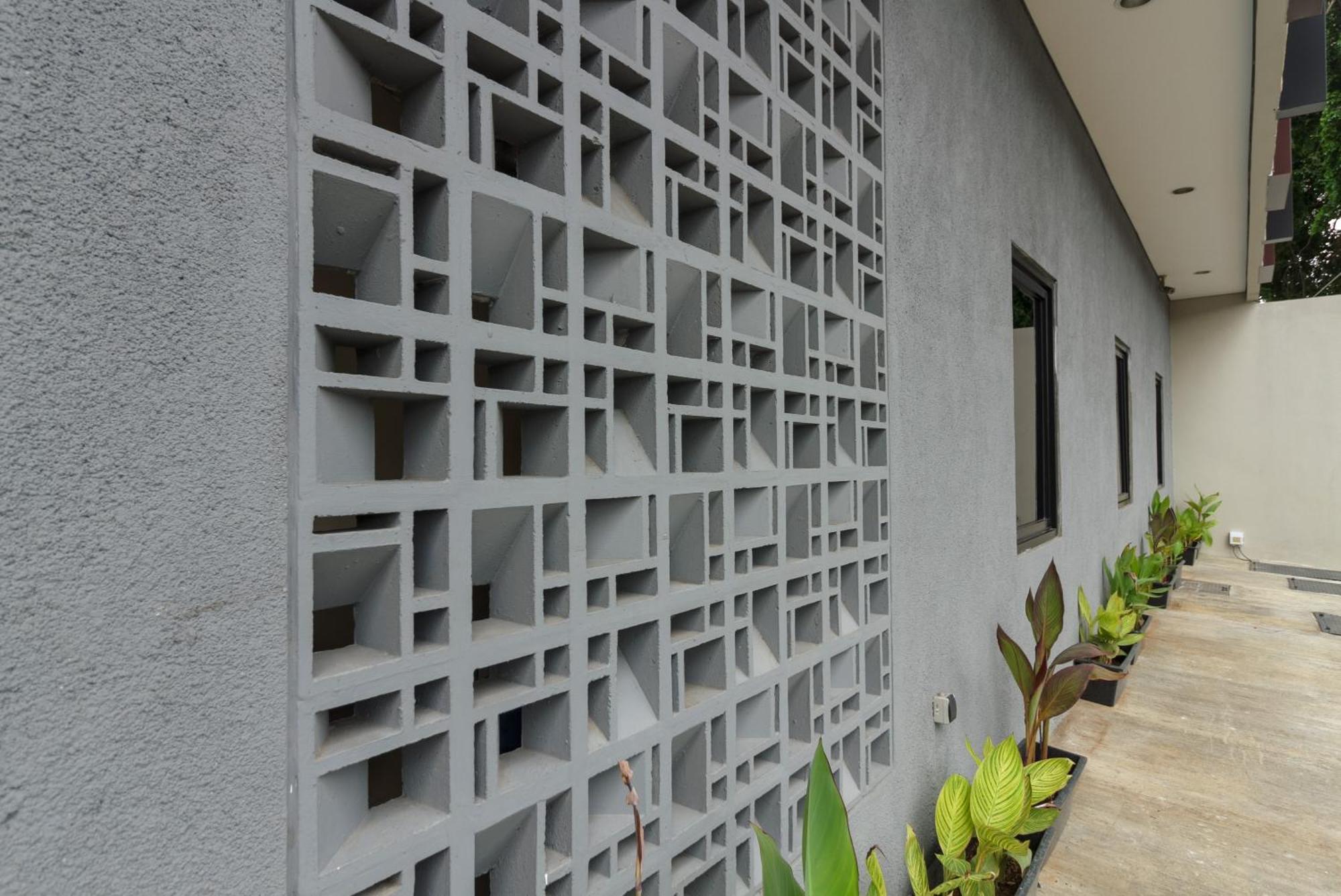 Reddoorz Near Puri Indah Mall Jakarta Buitenkant foto