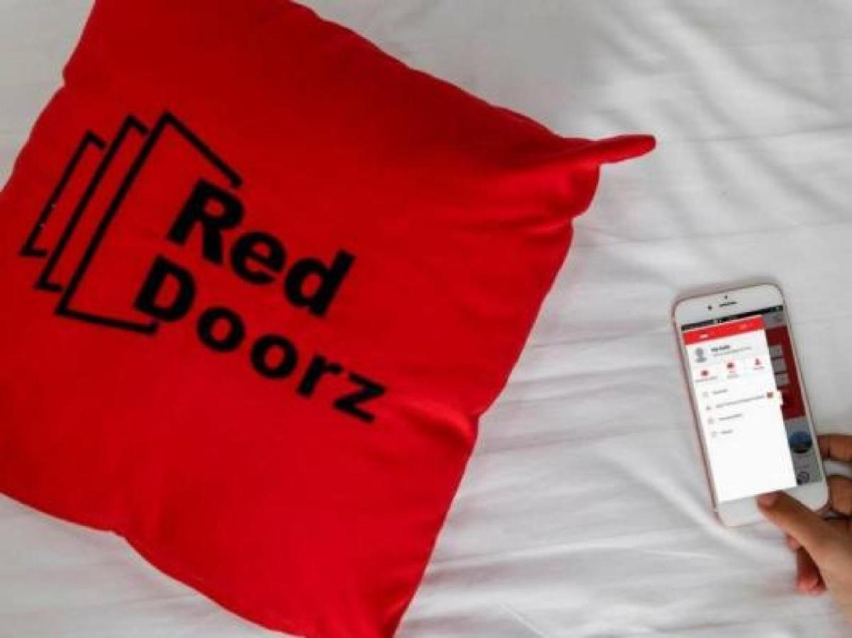 Reddoorz Near Puri Indah Mall Jakarta Buitenkant foto